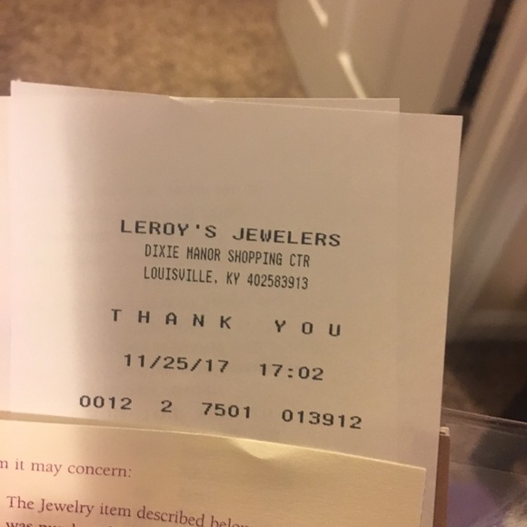 1/3 Karat Diamond engagement ring - Picture 4 of 5